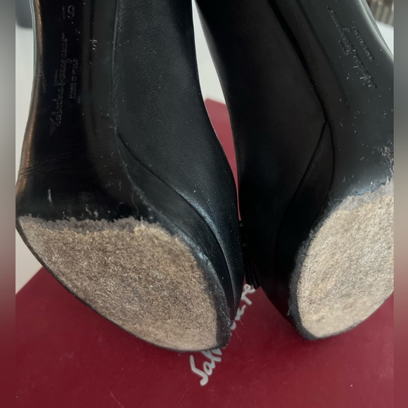 123. Salvatore Ferragamo Osimo Black Heels - Picture 8 of 10